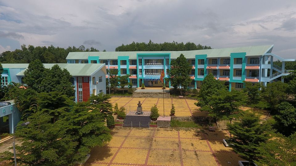 Trường THCS - THPT Huỳnh Văn Nghệ ảnh 2