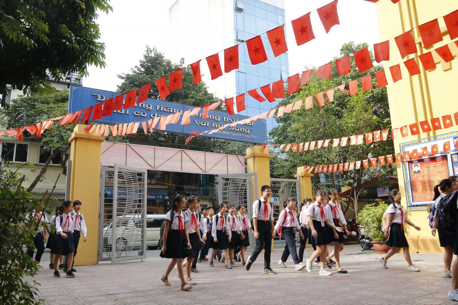 Trường THCS Nguyễn Công Trứ ảnh 1