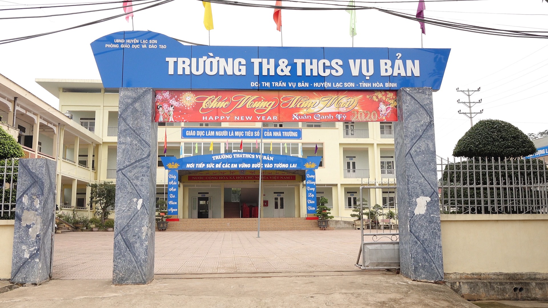 Trường Tiểu học và THCS Vụ Bản ảnh 1