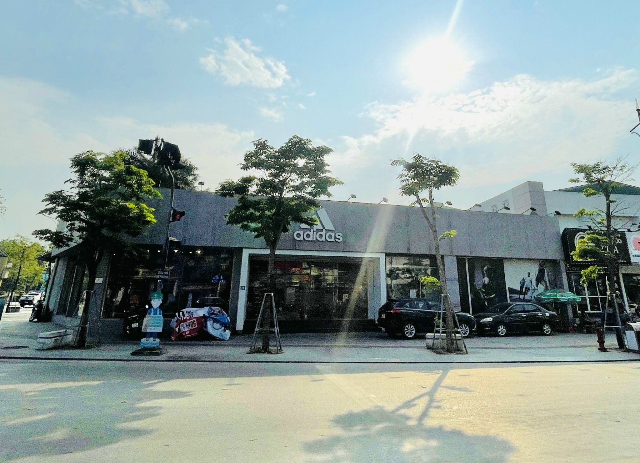 Adidas Outlet - Vinh ảnh 1