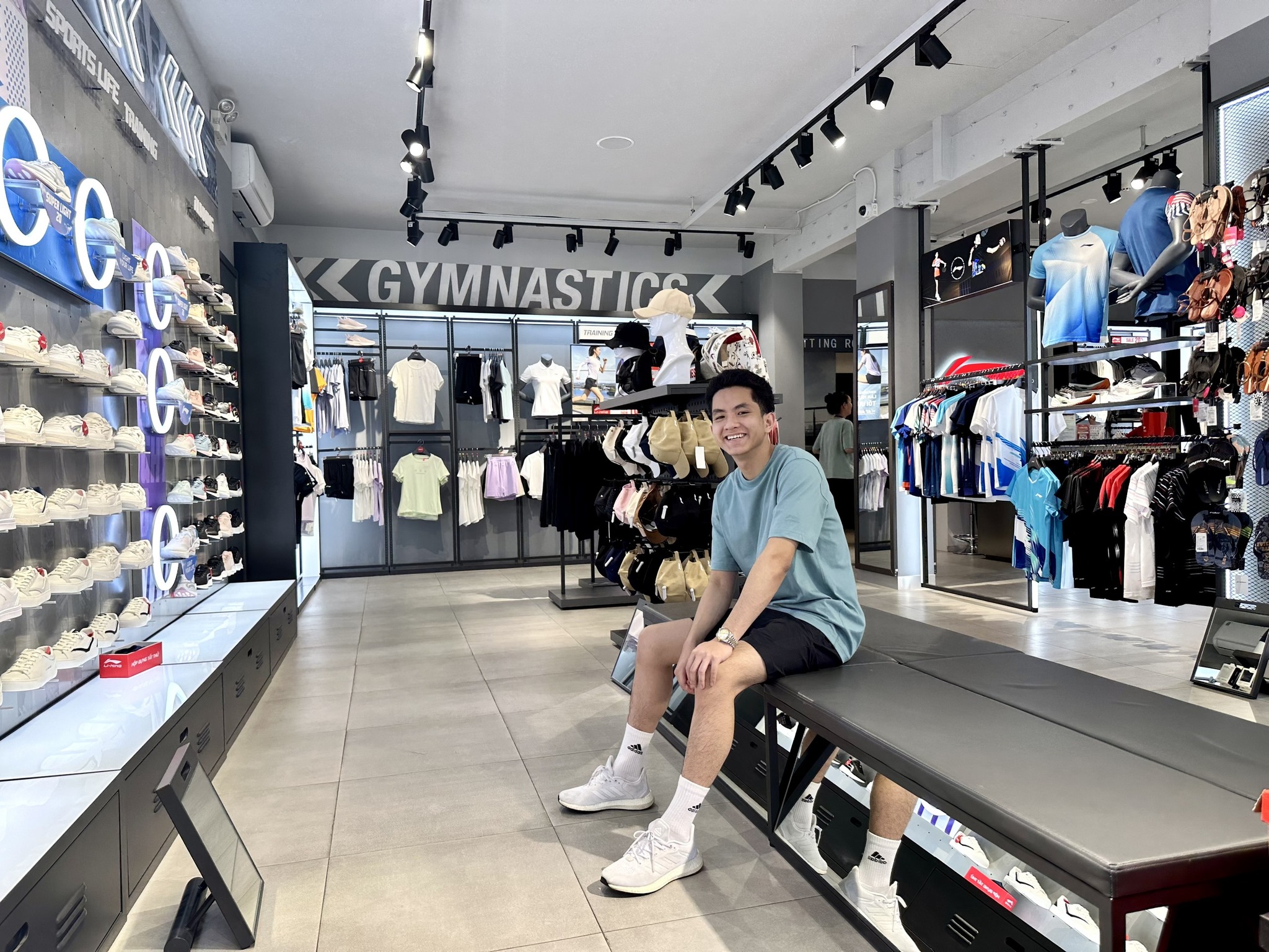Li-Ning ảnh 1