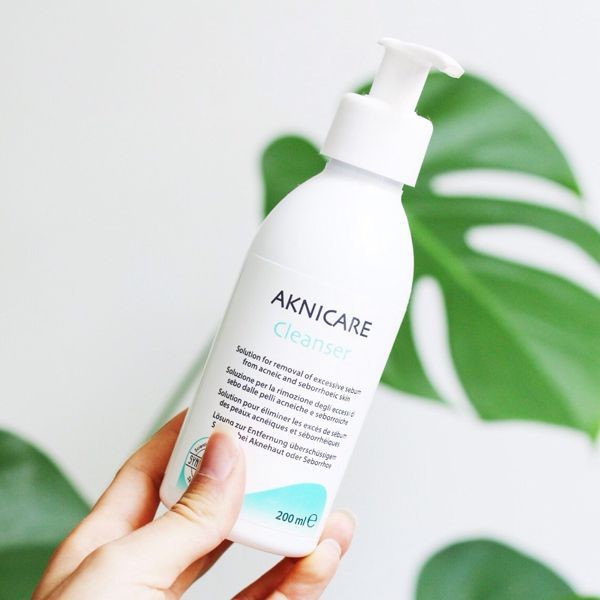 Sữa rửa mặt giảm mụn trứng cá Aknicare Cleanser ảnh 1