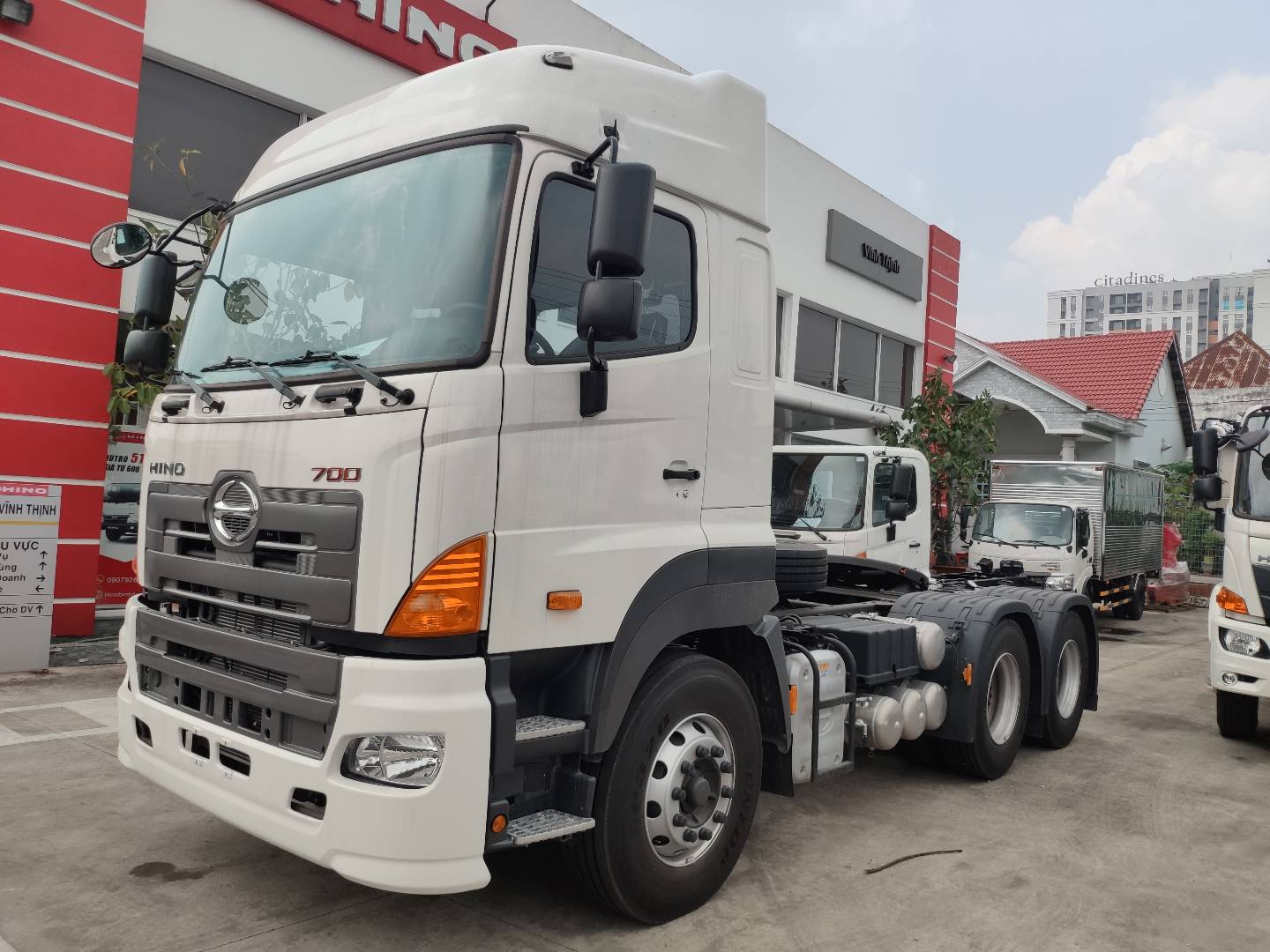 Xe đầu kéo Hino ảnh 1