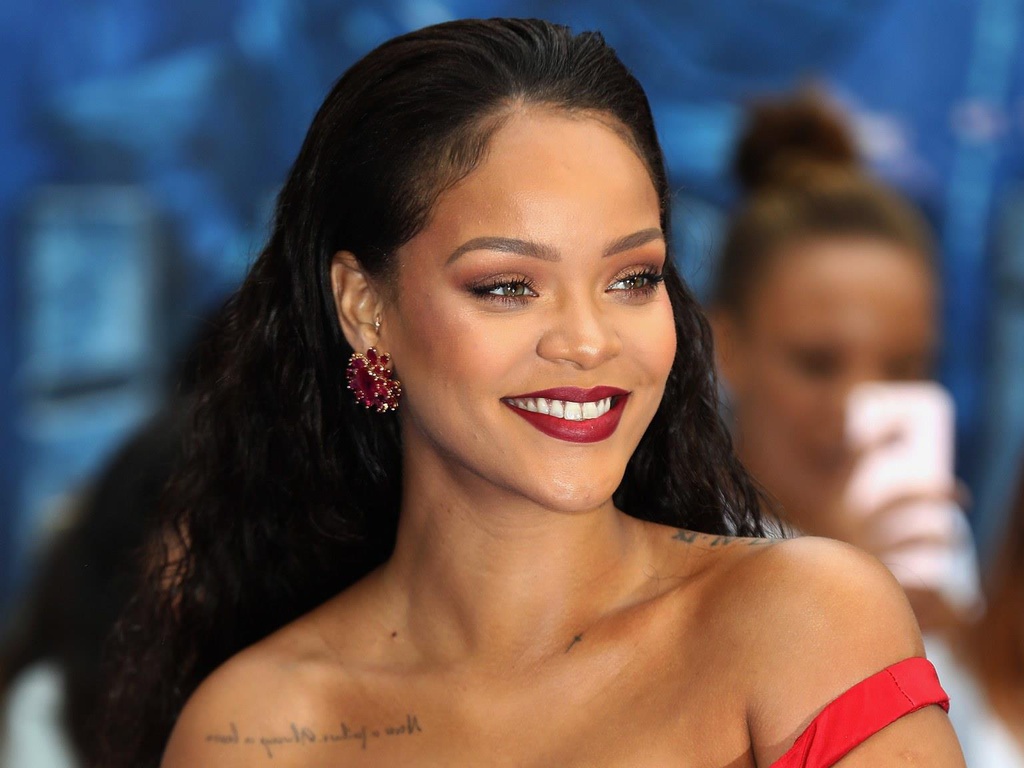 Rihanna (82 triệu like) ảnh 2