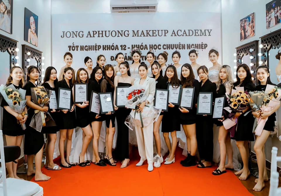 Jong APhương Make up Academy ảnh 1